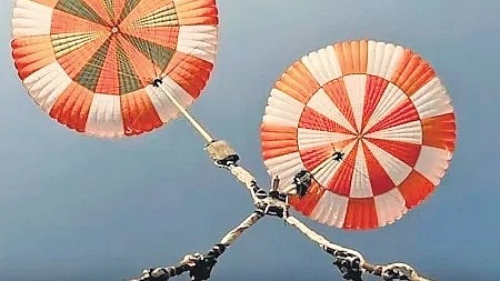 The main parachutes are deployed in a step-by-step process where the parachute will open partially, which is called reefing, and then will fully open after a predetermined period.