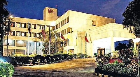 Originally a traveller’s lodge in 1956, Hotel Kalinga Ashok is located on an area of 5.01 acre in Gautam Nagar here. 