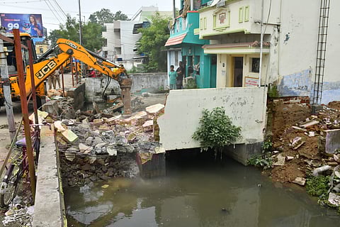The Nellai Canal, originating from the Nainarkulam division, carries surplus water during the rainy season through the city. 
