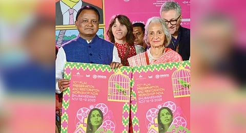 CM Mohan Charan Majhi with veteran actor Waheeda Rehman at the FHF event.