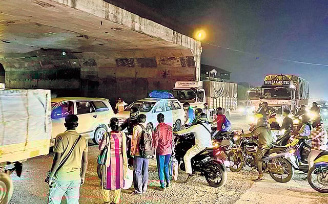The acute traffic congestion at Amballoor junction 