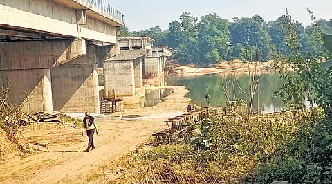 The under-construction bridge from Kuanrmunda to Rourkela 