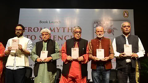 Javed Akthar, Purushotam Agrawal and the author Gauhar Raza (L-R)