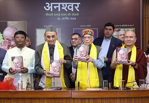 Padma Vibhushan Dr Karan Singh released the biography and handed the first copy to Padma Vibhushan Dr Murli Manohar Joshi.