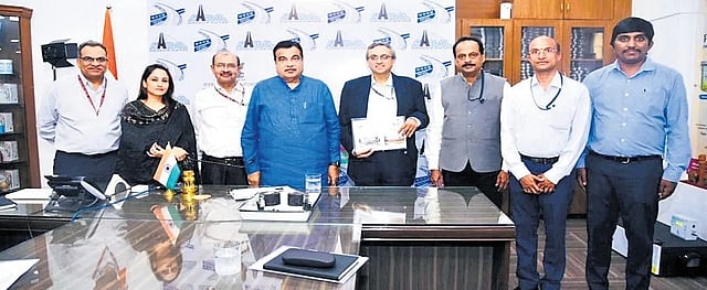 The CRRI team with Union minister for Road Transport and Highways Nitin Gadkari.