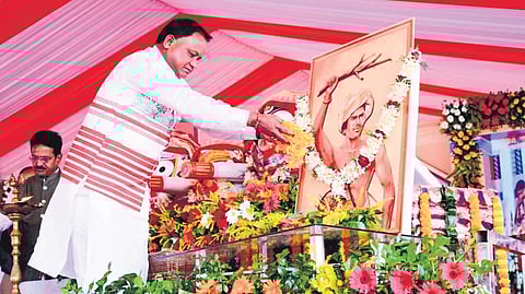 Chief Minister Mohan Charan Majhi pays tribute to Bhagwan Birsa Munda during Janjatiya Gaurav Divas celebration at Rourkela on Saturday.