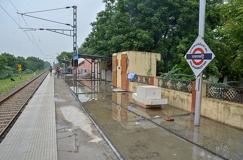 Rail users have demanded bus services from Palayamkottai railway station to Junction, New Bus Stand, and Tirunelveli Medical College. 