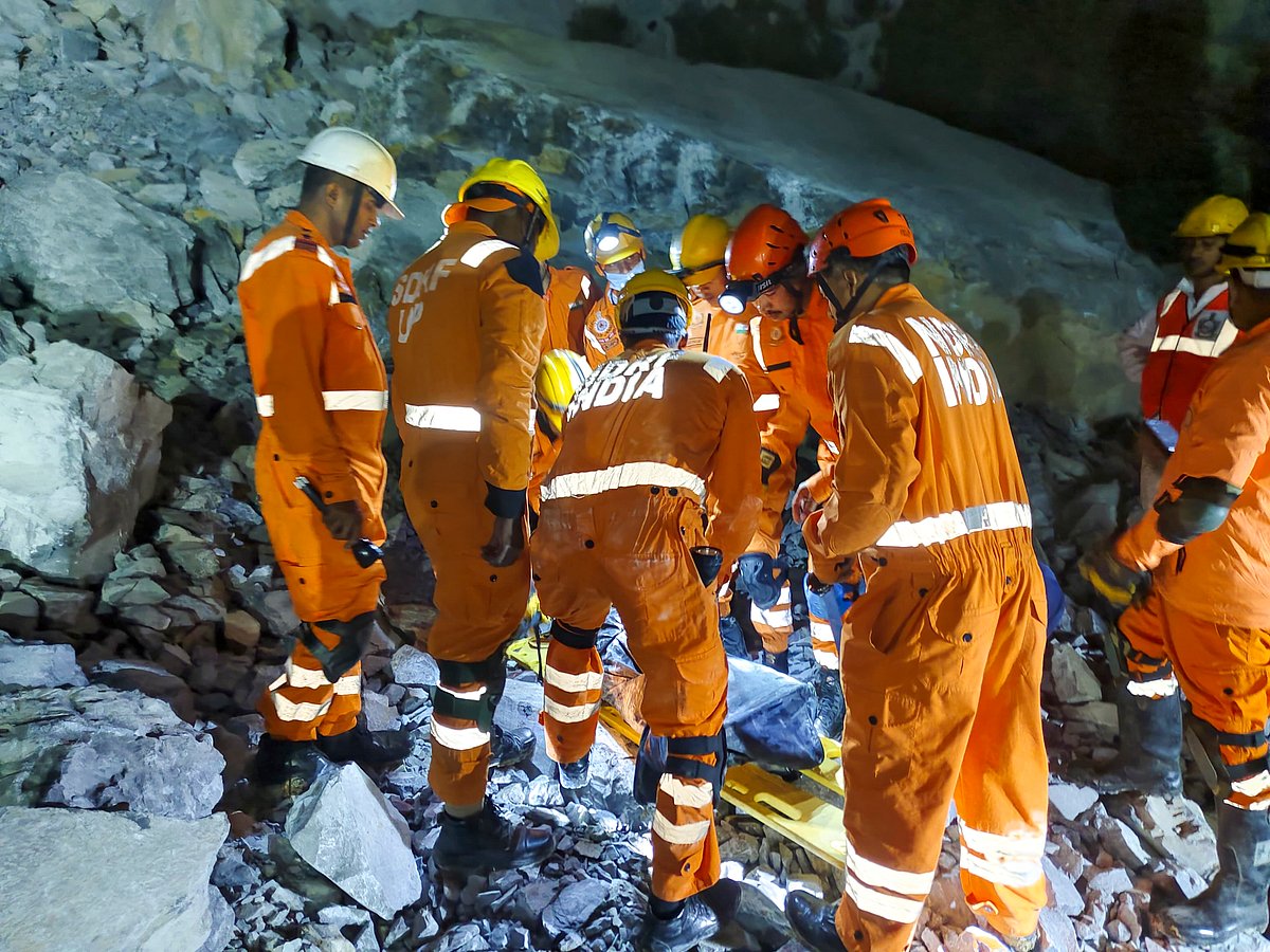 Sonbhadra stone mine collapse: Death toll climbs to six, rescue operations underway