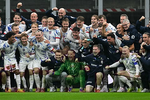 Norway's team players ans staff celebrate their victory at the end of the FIFA World Cup 2026 European qualification football match between Italy and Norway, at the San Siro Stadium, in Milan, on November 16, 2025.