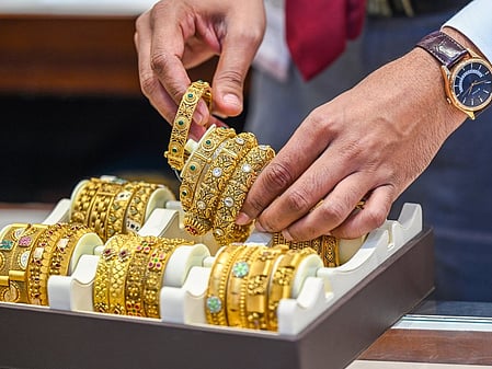Gold, silver tumble as hopes of Fed Rate cut fade