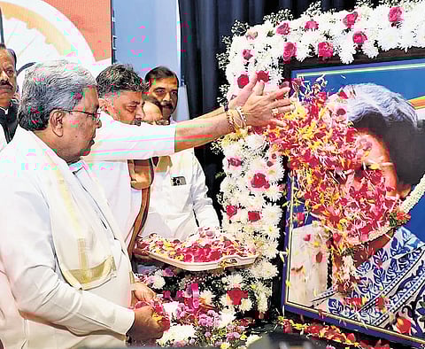 CM Siddaramaiah, Deputy CM DK Shivakumar and others pay tributes to former PM Indira Gandhi on her birth anniversary in Bengaluru on Wednesday.
