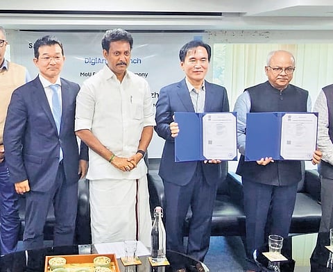 Minister Poyyamozhi with Samsung officials launching Digiarivu in Chennai on Wednesday