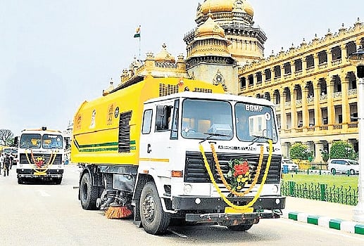 Mechanical road-sweeping machines to be rented at Rs 613 crore!