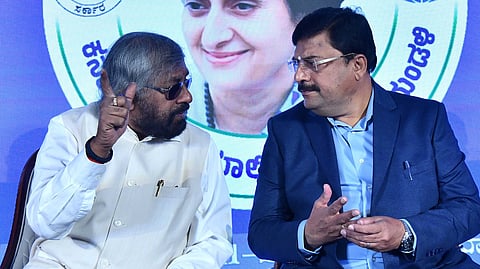 Minister Eshwar Khandre speaks to KSPCB Chairman PM Narendraswamy 
in Bengaluru on Tuesday 