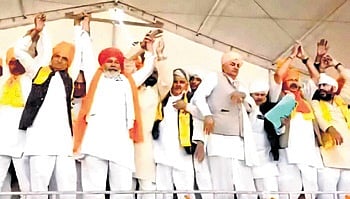 Bharatiya Kisan Union leader Rakesh Tikait with others.