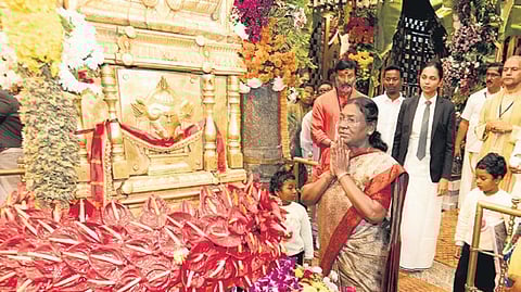 President offered prayers at the temple Dhwajasthambham and later had darshan of the presiding deity.