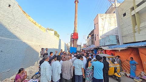 Residents prevent Sri Raja Rajeshwara Swamy expansation works towards southside portion, Vemulawada temple town in Rajanna-Sirclla district on Friday.
