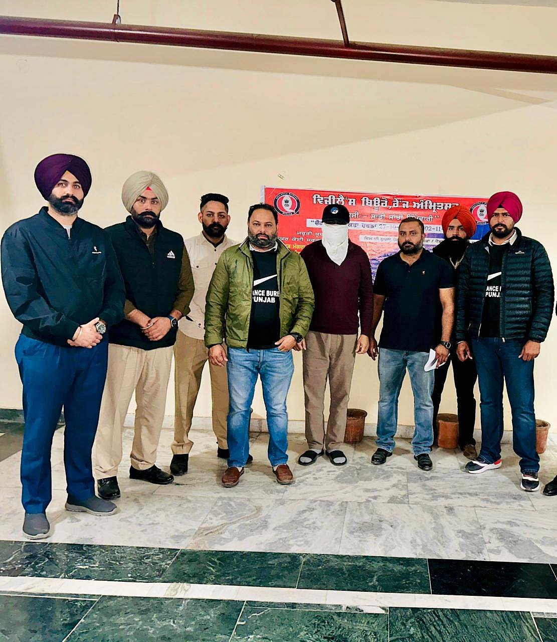Punjab vigilance nabs Batala municipal commissioner while taking Rs 50,000 bribe