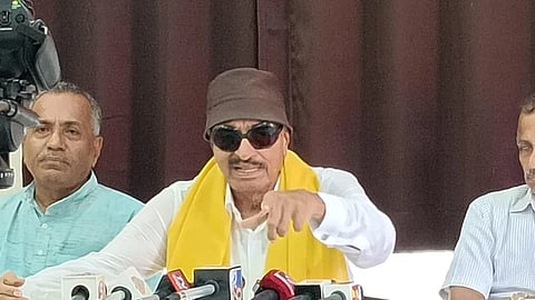 Kannada activist and former MLA Vatal Nagaraj addressing reporters in Mangaluru on Sunday