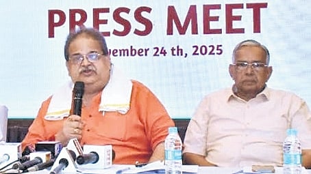 Saardha Pancha Shatamanotsava Committee convener Pradeep Pai
holds a press meet in Karwar 