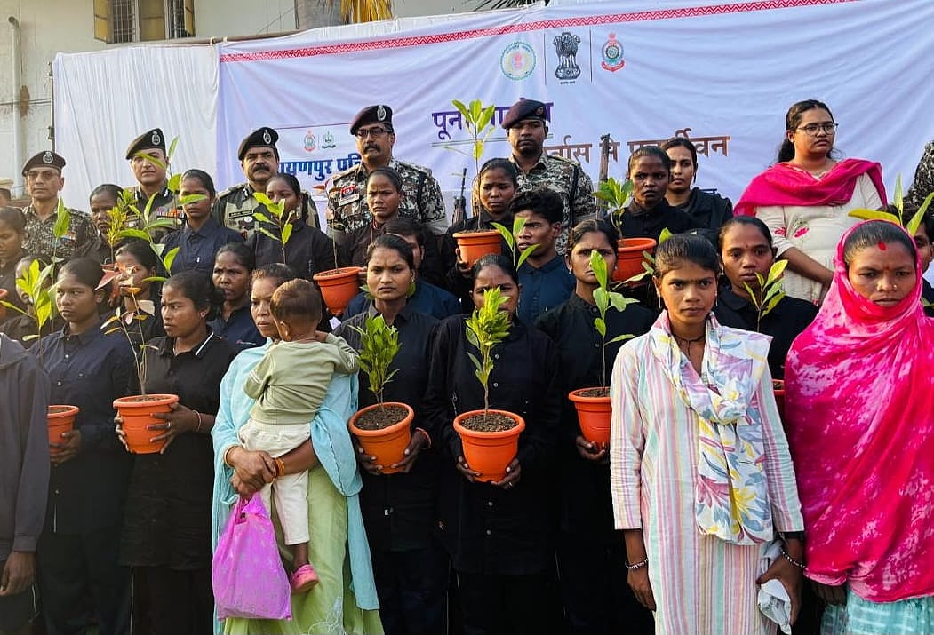 28 Maoists including 19 women cadres surrender in Chhattisgarh’s Narayanpur