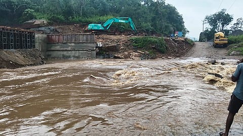 A picture of wild stream blocking access to nine villages in Sitheri panchayat near Arasanatham.