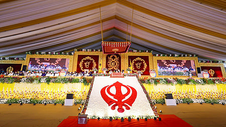 Guru Tegh Bahadur ji is known as ‘Hind ki Chadar’ and is revered as a hero and a martyr in Sikhism.