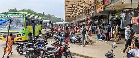 Encroachments by shop keepers and parking of two wheelers in bus bays is
causing inconvenience to the commuters in Thanjavur old bus stand 