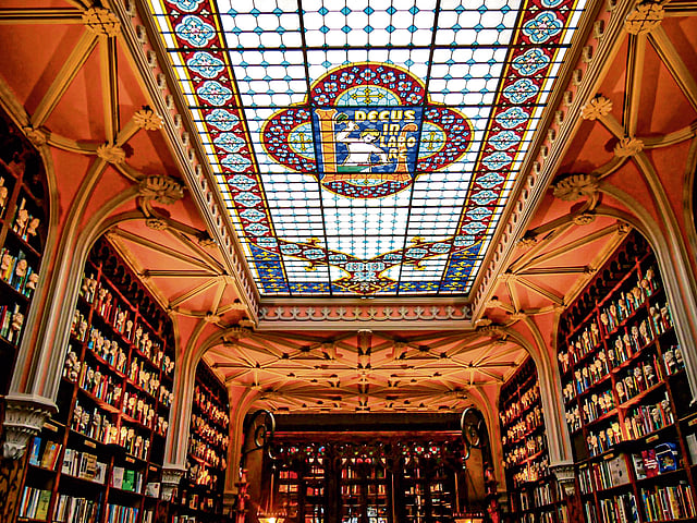 A room in the bookstore 