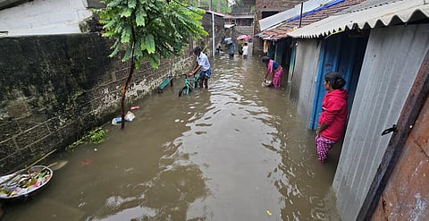 In several residential localities in Rameswaram town, including Annanagar, Gandhinagar, Thiruvalluvar Nagar and Natarajapuram, rain water entered more than 100 houses.