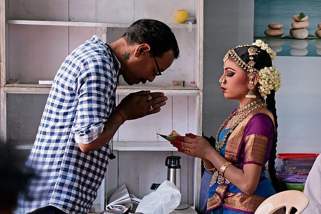  A student offering gurudakshina to her teacher before taking to the stage