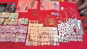 The stolen items worth Rs 1.29 crore seized from the accused 