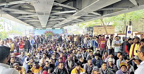 Auto-rickshaw drivers staging demonstration in Sambalpur on Monday | Express
