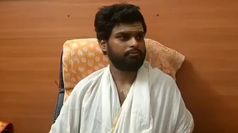 Mahesh Mohanararu is currently serving as the thantri (chief priest) at Sabarimala, and was employed at the hill shrine in 2019.