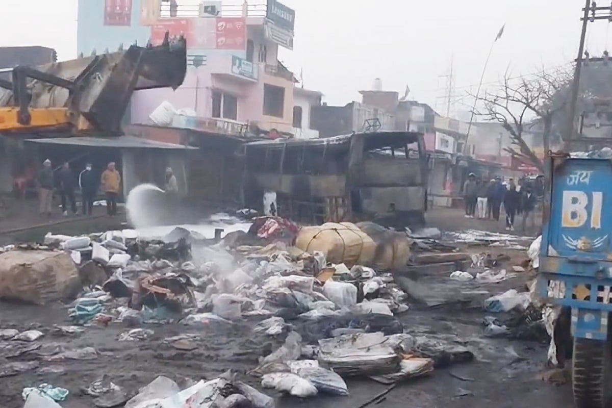 3 dead as Nepal bound bus collides with truck and catches fire in UP's Balrampur; over 20 injured