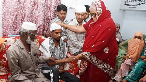 Mohammad Abdul Shoaib Survivor of the Mecca bus accident returnd to India; recounts how he escaped the crash, the injuries he sustained, and the medical care he received during his recovery.