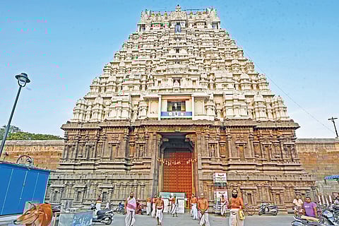 The division bench was hearing a batch of petitions filed by the members of the Thenkalai and the Vadakalai sects.