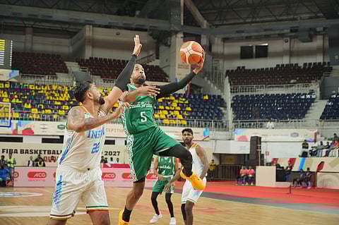 India's Amjyot Singh (L) returned to play after a shoulder injury