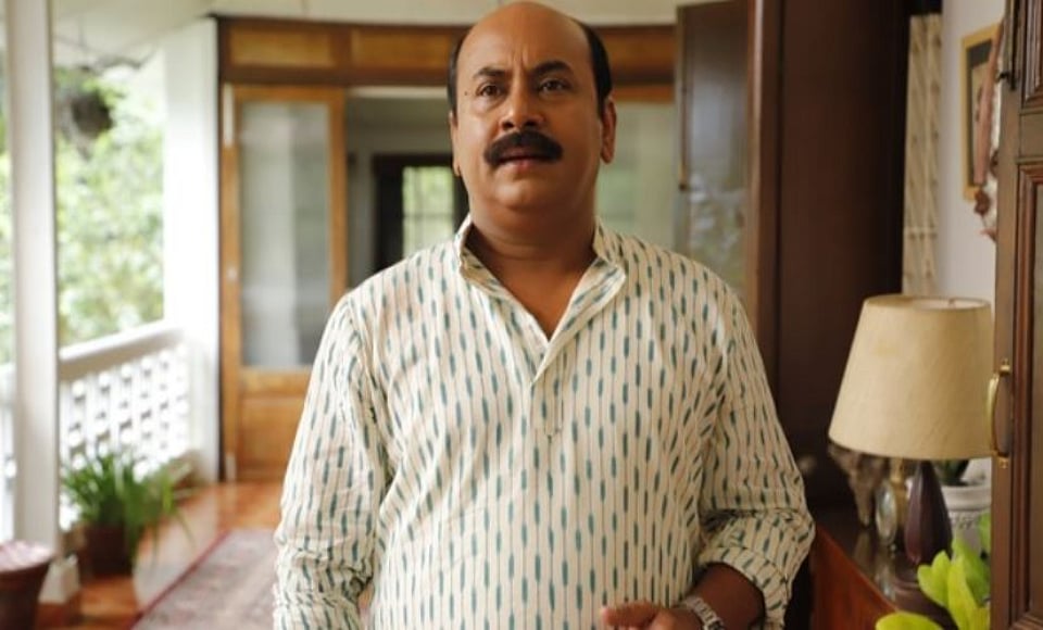 Bengali actor Anirban Chakraborty escapes unhurt as car collides with bus in Kolkata