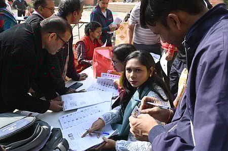 BLOs helping voters fill thier enumeration forms part of the Special Intensive Revision (SIR)
(Representative Image)
