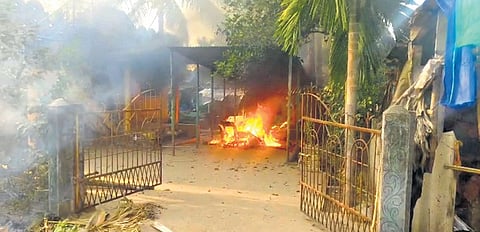 Mob sets Bengali houses in Odisha's in Malkangiri on fire over woman’s ‘murder’