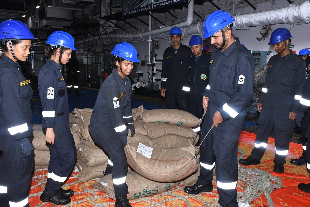 Indian Navy deploys four more ships to cyclone-hit Sri Lanka, delivers 1000 tons of relief material