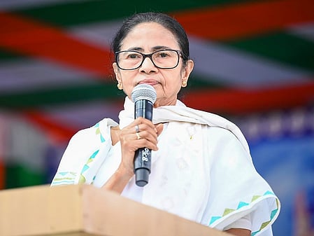 Mamata Banerjee opposes the Centre