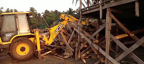 The demolition was carried out within two hours in the presence of the police.