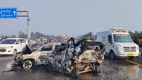 A Maruti Suzuki Brezza travelling from Lucknow to Azamgarh collided head-on with a WagonR coming from the opposite direction.