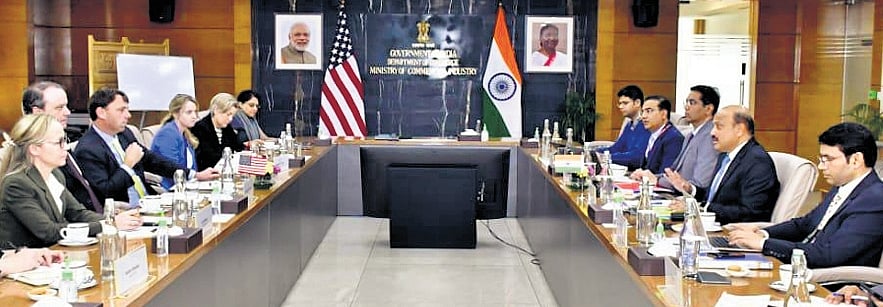 US gives mixed signals as trade talks resume