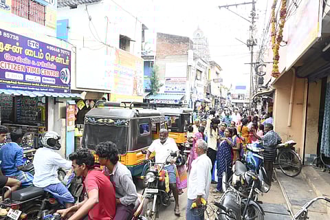 Activists demand permanent parking near Tenkasi’s Kasi Viswanathar Temple to ease traffic congestion