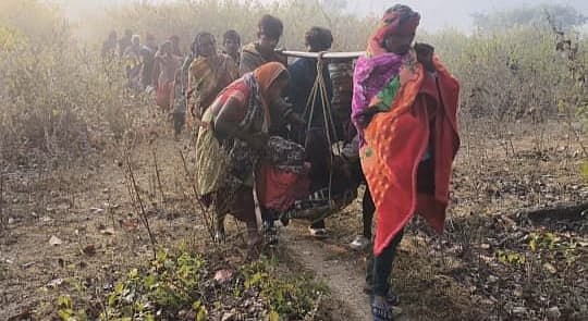 Pregnant tribal woman and her unborn child die due to lack of road facility in Jharkhand’s Gumla