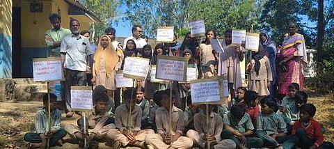 Nilgiris: Students along with the parents of Periyasholai Panchayat Union middle school staged a protest by holding placards demanding the Nilgiris district collector, 