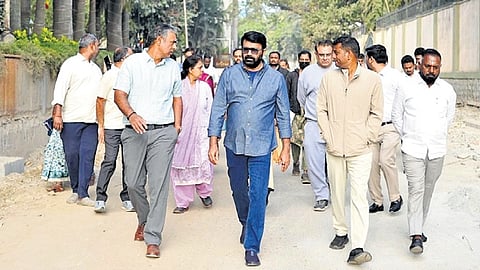GBA Chief Commissioner M Maheshwar Rao and Central City Corporation Commissioner Rajendra Cholan inspect development work at Shantinagar on Monday